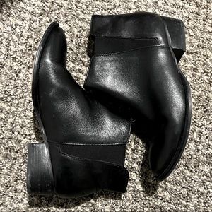 Black leather Seychelles booties in size 7